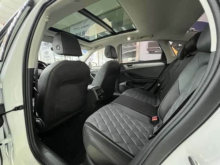 Фото 7 - Volkswagen Sagitar L