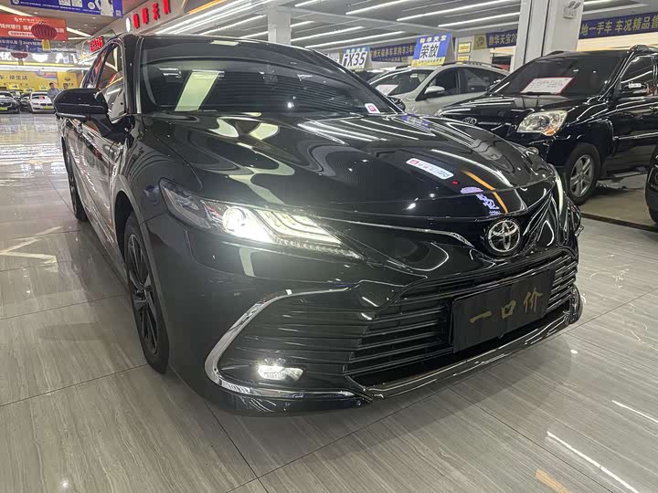 Фото 3 - Toyota Camry