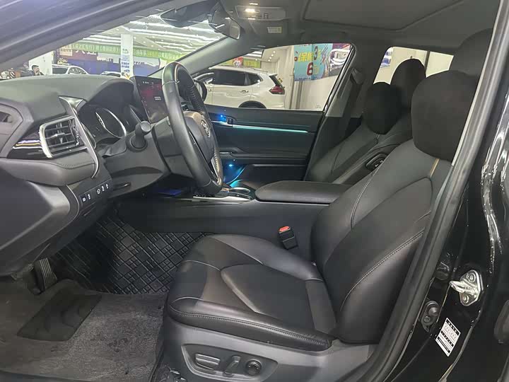 Фото 4 - Toyota Camry