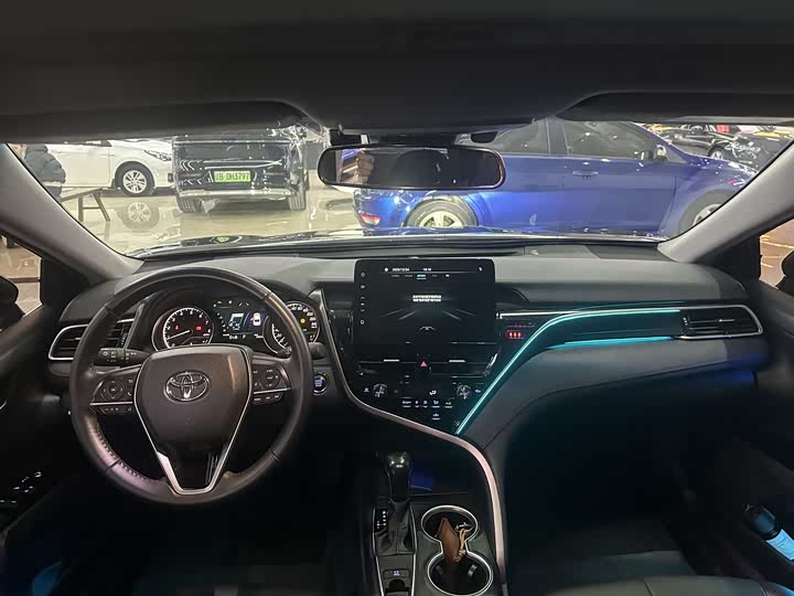 Фото 5 - Toyota Camry