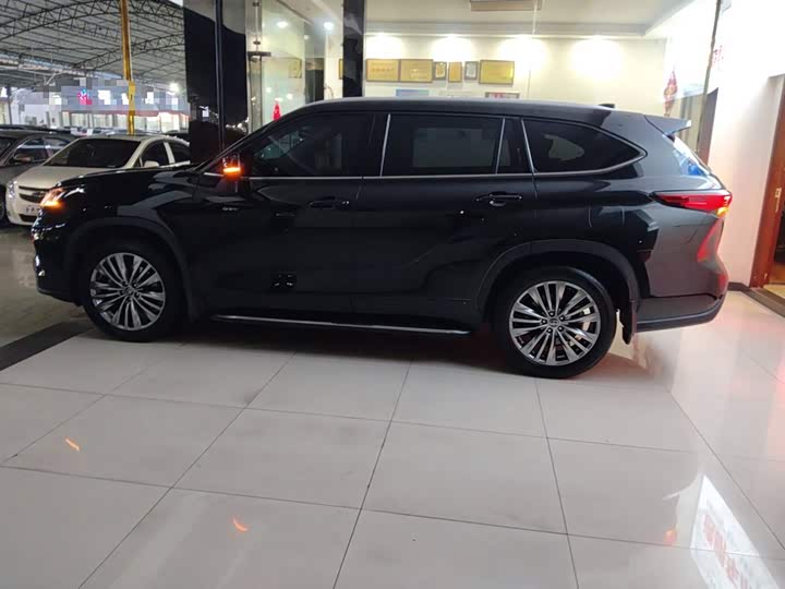 Фото 5 - Toyota Highlander