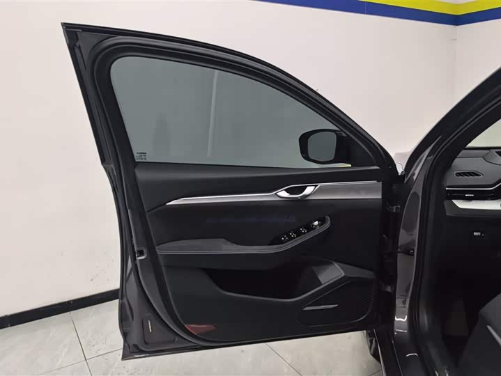 Фото 7 - Geely Preface