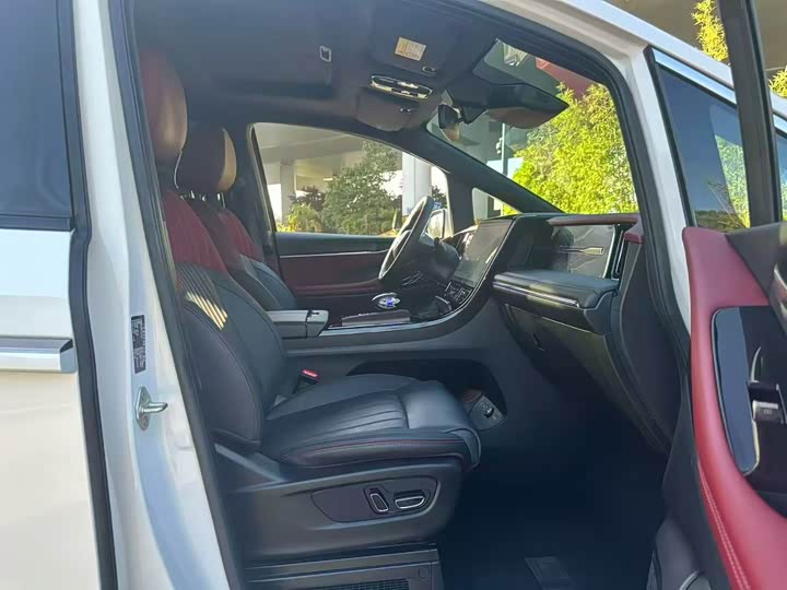 Фото 8 - GAC Trumpchi M8