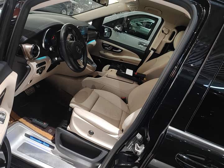 Фото 7 - Mercedes-Benz V-Class