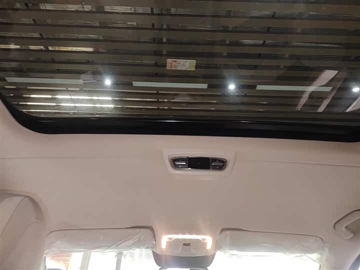 Фото 8 - Mercedes-Benz V-Class