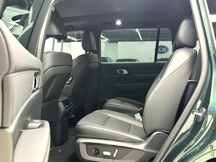 Фото 8 - LiXiang One