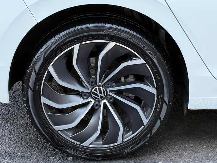 Фото 5 - Volkswagen Golf