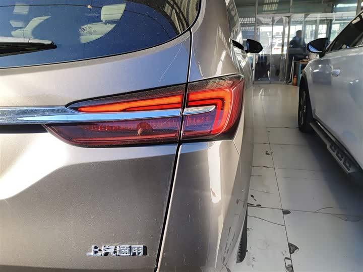 Фото 8 - Buick GL8 ES