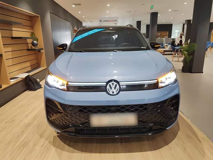 Фото 3 - Volkswagen Tiguan L Pro