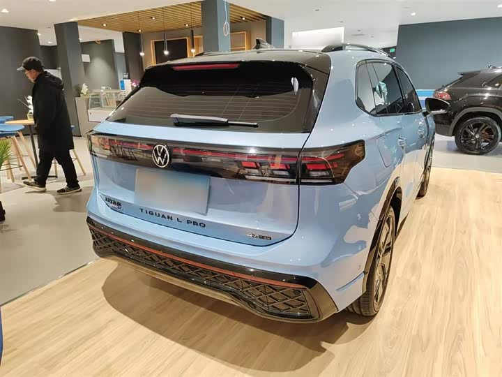 Фото 7 - Volkswagen Tiguan L Pro