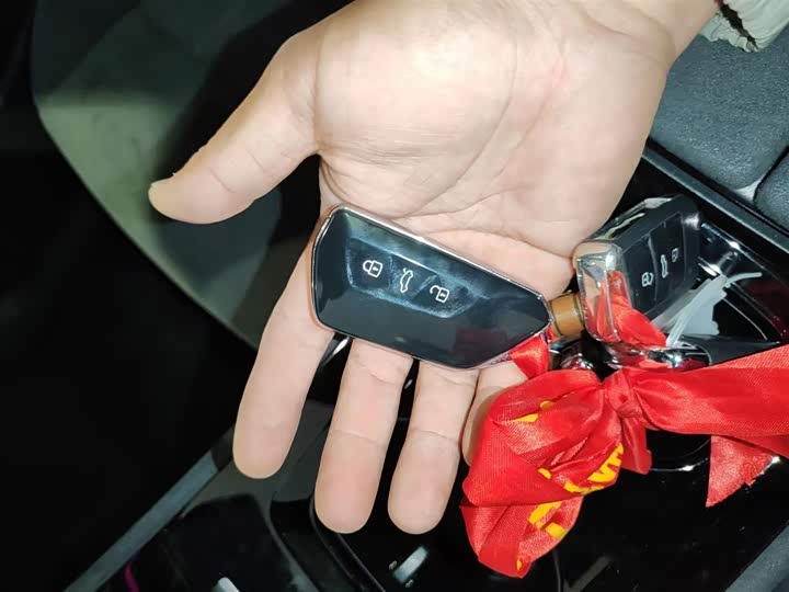 Фото 9 - Volkswagen Tiguan L Pro