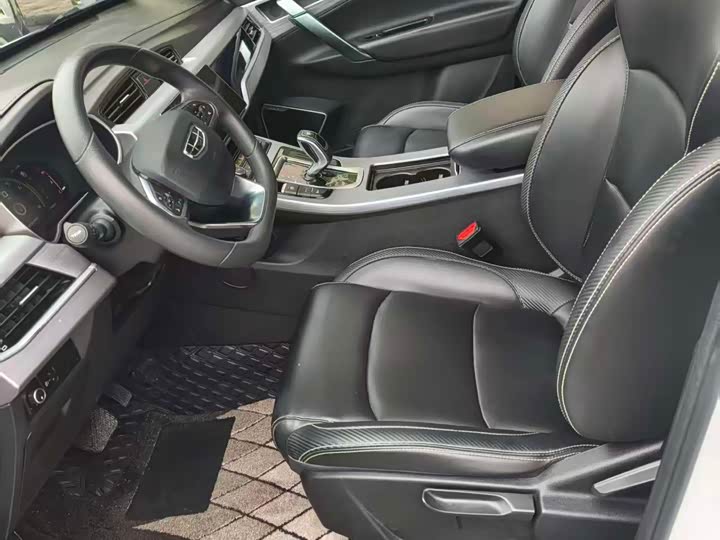 Фото 4 - Geely Atlas