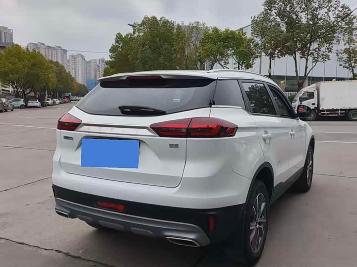 Фото 8 - Geely Atlas