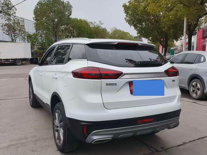 Фото 9 - Geely Atlas