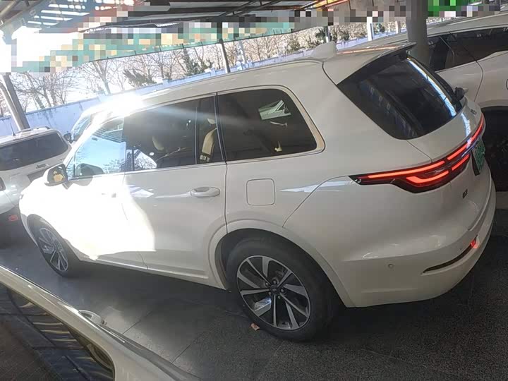 Фото 5 - LiXiang One