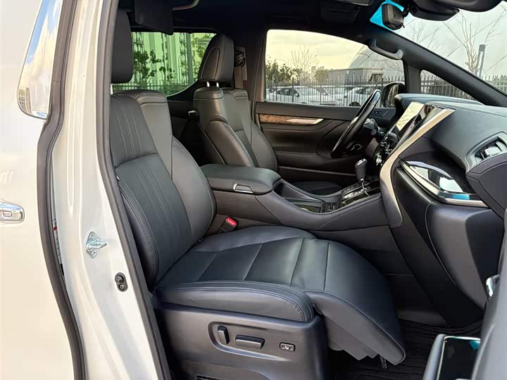 Фото 5 - Toyota Alphard