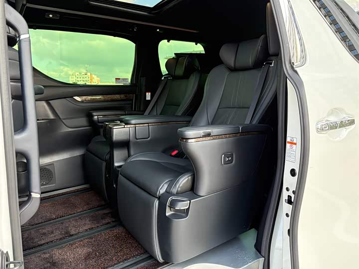 Фото 8 - Toyota Alphard
