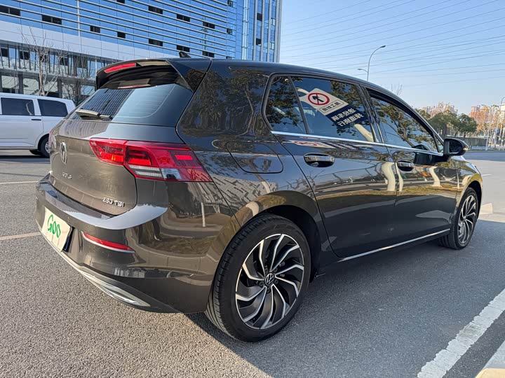 Фото 5 - Volkswagen Golf