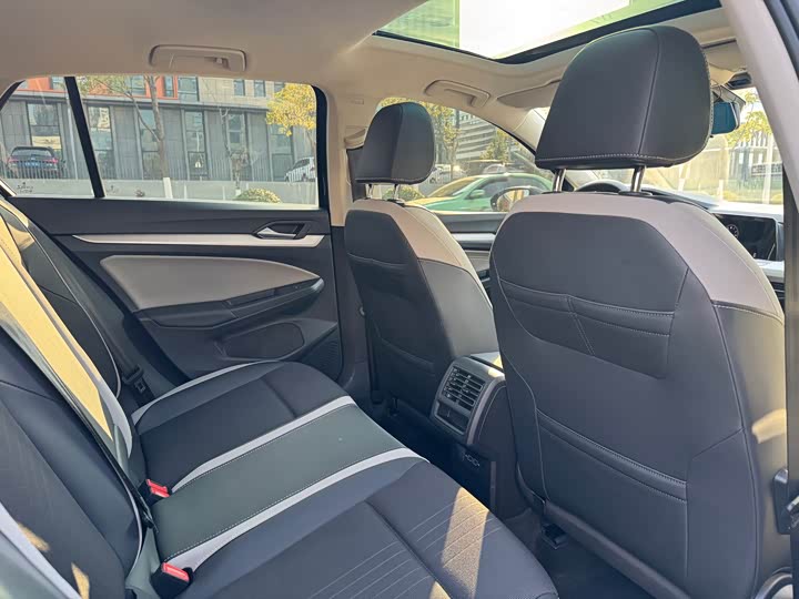 Фото 9 - Volkswagen Golf