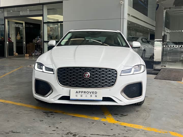Фото 1 - Jaguar XF L