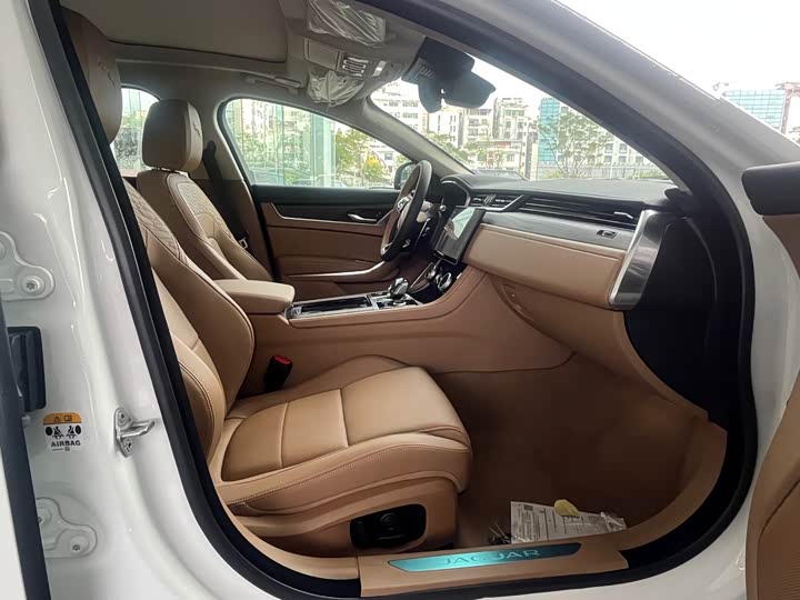 Фото 4 - Jaguar XF L