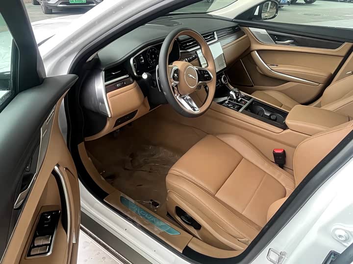 Фото 6 - Jaguar XF L