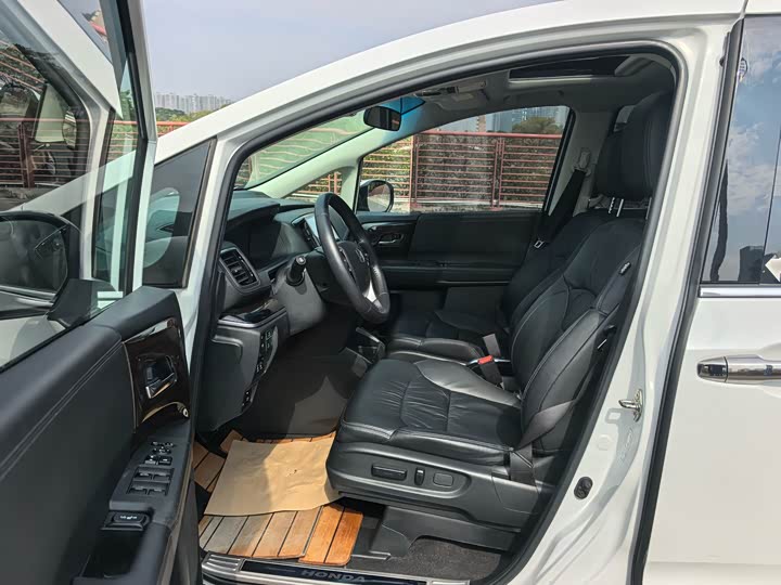 Фото 4 - Honda Odyssey