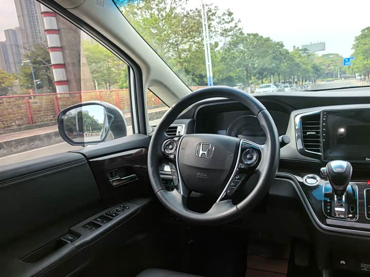 Фото 7 - Honda Odyssey