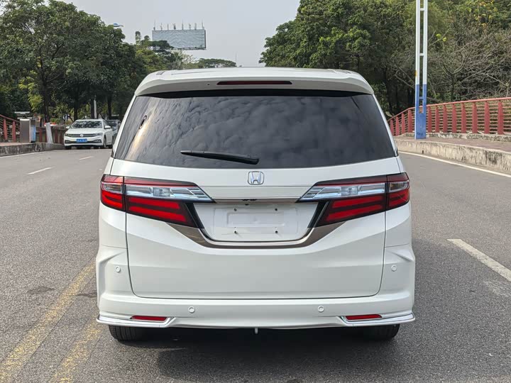 Фото 9 - Honda Odyssey