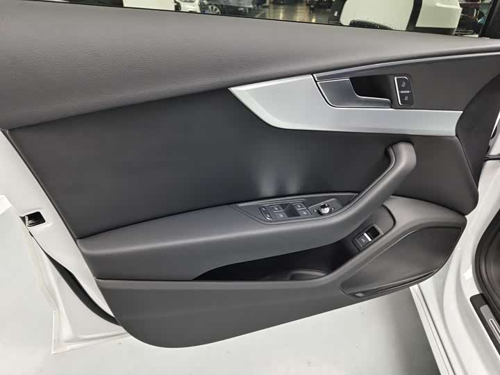 Фото 5 - Audi A4L