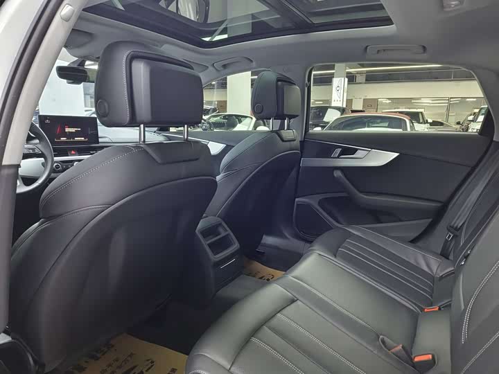 Фото 6 - Audi A4L