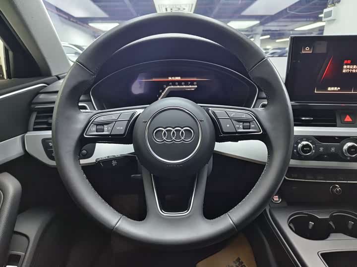 Фото 8 - Audi A4L