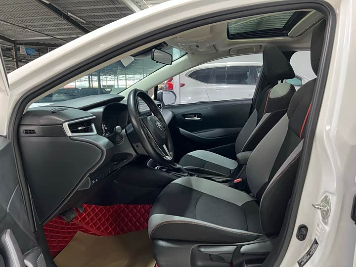 Фото 4 - Toyota Corolla