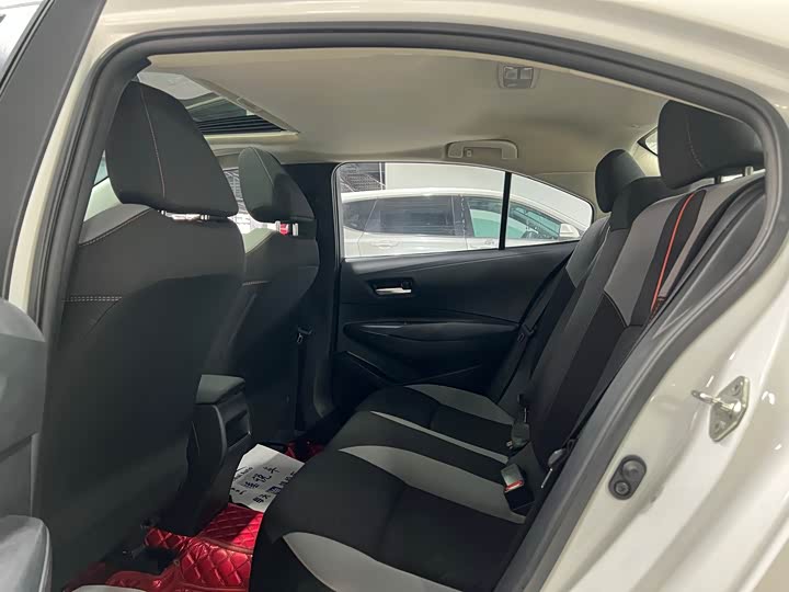 Фото 5 - Toyota Corolla