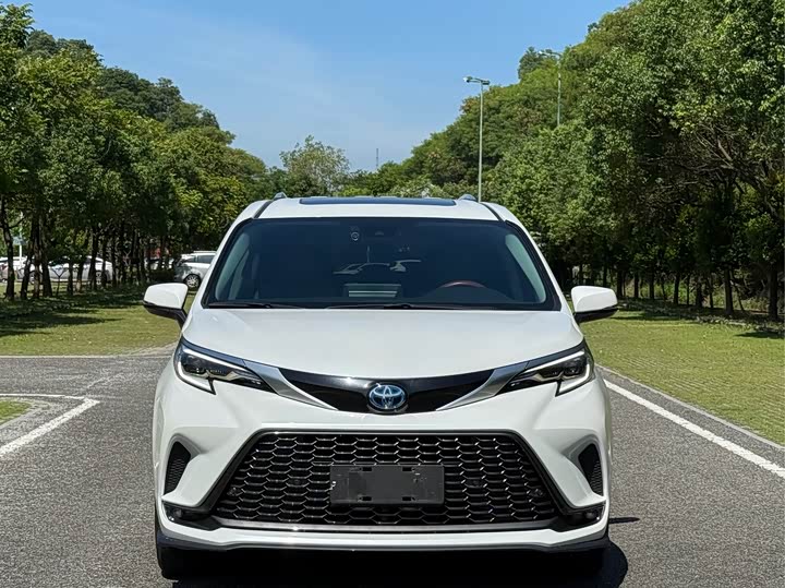 Фото 2 - Toyota Granvia