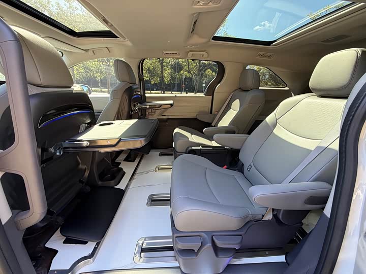 Фото 6 - Toyota Granvia