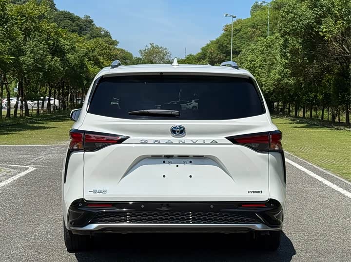 Фото 8 - Toyota Granvia