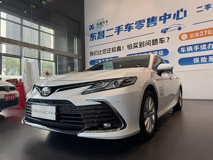 Фото 1 - Toyota Camry