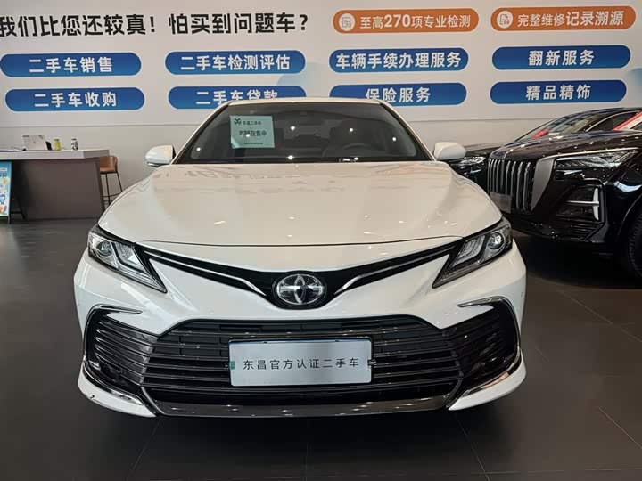 Фото 2 - Toyota Camry