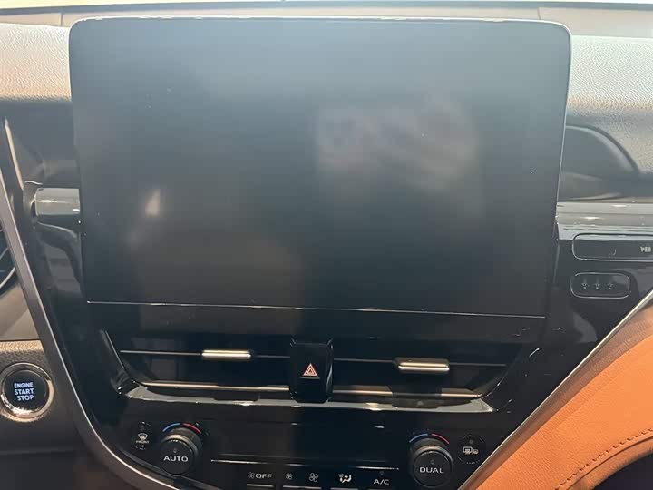 Фото 4 - Toyota Camry