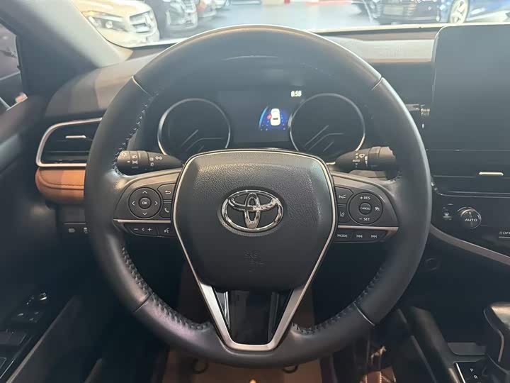Фото 6 - Toyota Camry