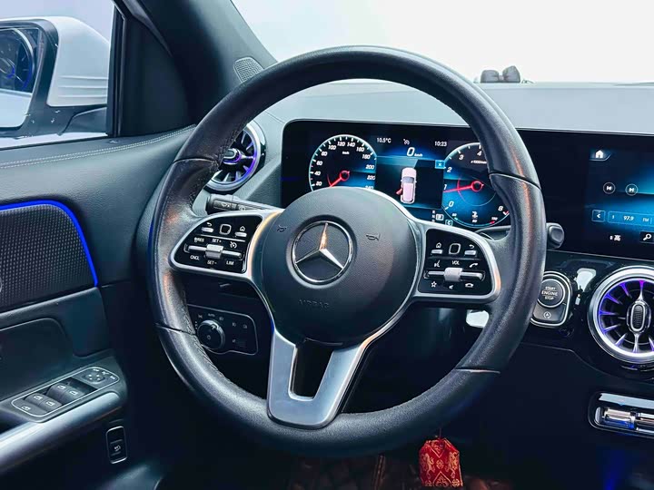Фото 9 - Mercedes-Benz GLA-Class