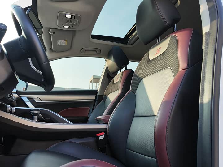 Фото 7 - Geely Coolray