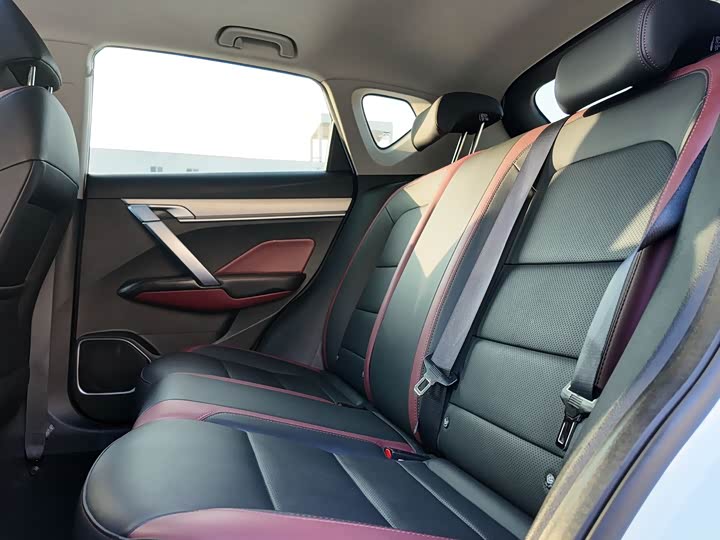 Фото 8 - Geely Coolray