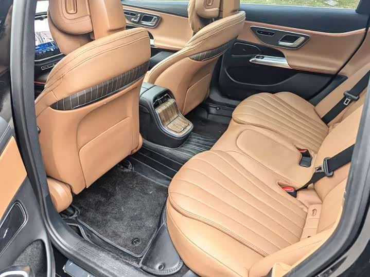 Фото 5 - Mercedes-Benz E-Class