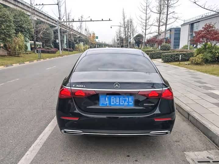 Фото 8 - Mercedes-Benz E-Class