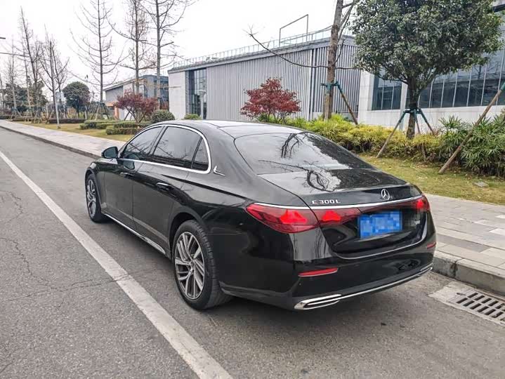 Фото 9 - Mercedes-Benz E-Class