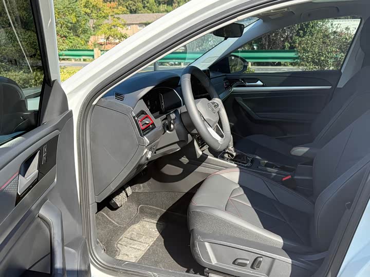 Фото 5 - Volkswagen Lavida