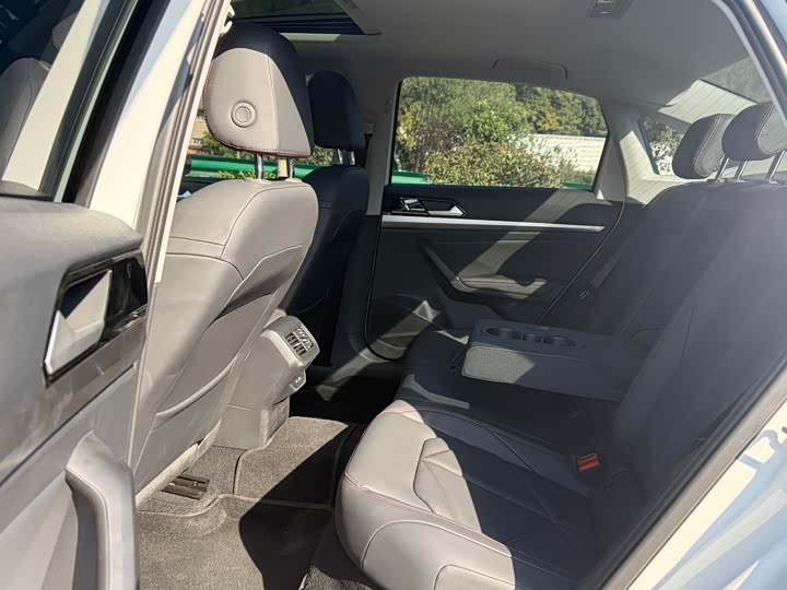 Фото 8 - Volkswagen Lavida