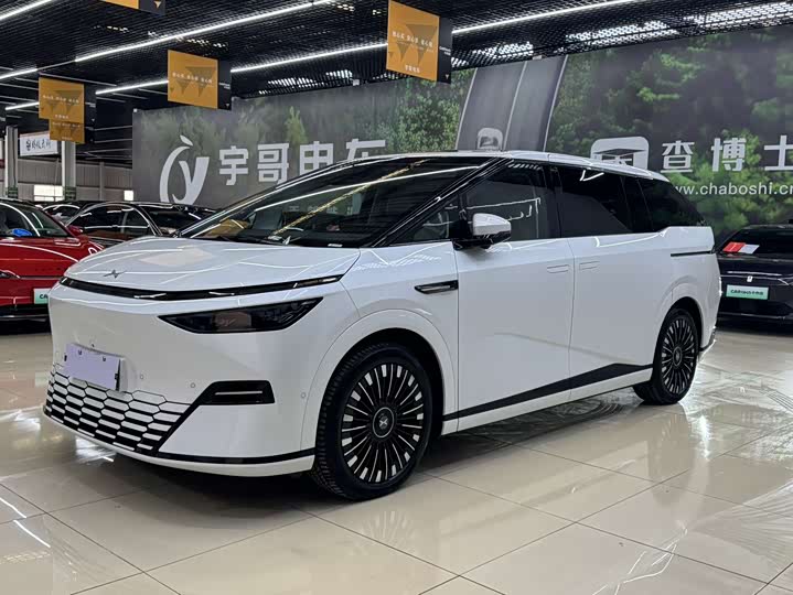 Фото 1 - XPeng X9